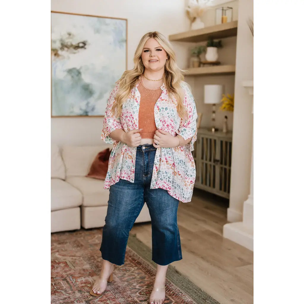 Discover effortless style with our Hayes High Rise Wide Leg Crop Jeans. This medium wash 4-way stretch denim is cut