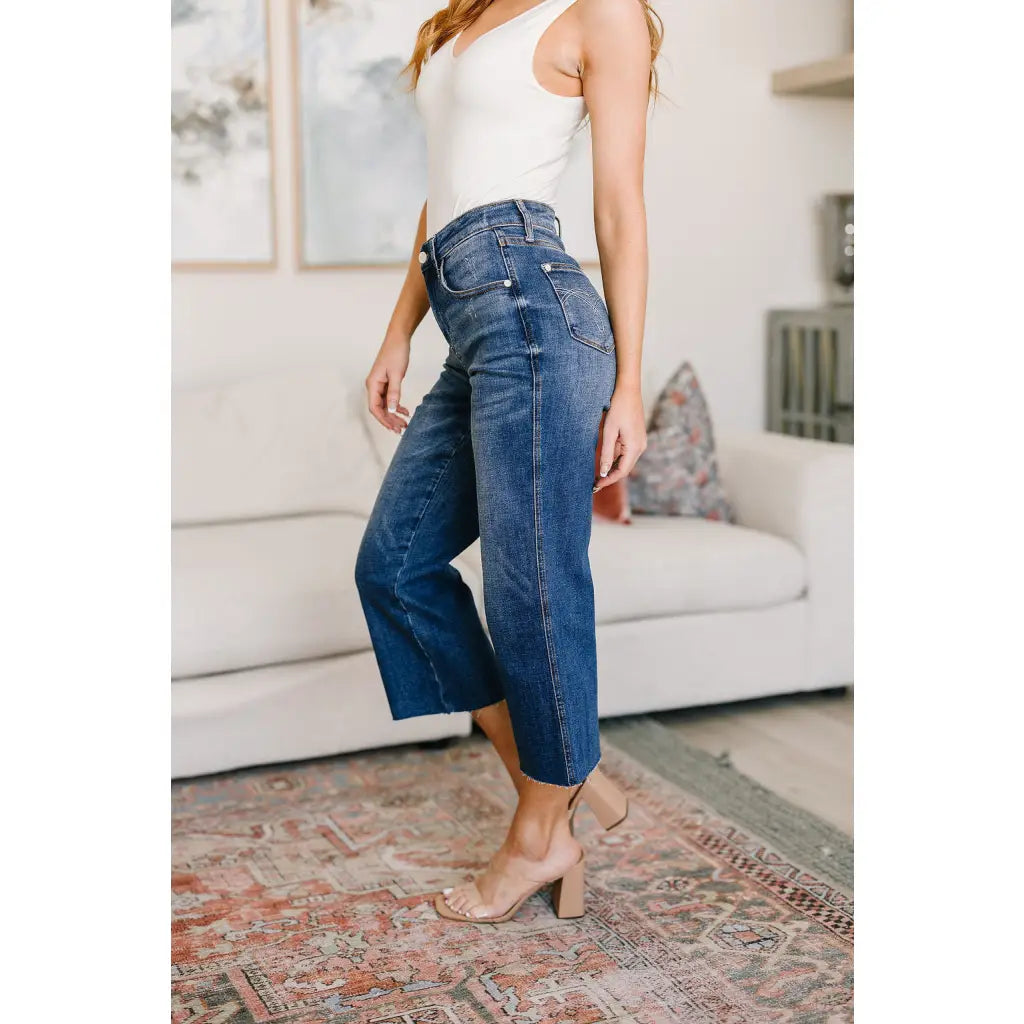Discover effortless style with our Hayes High Rise Wide Leg Crop Jeans. This medium wash 4-way stretch denim is cut