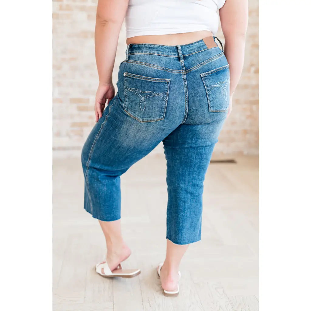 Discover effortless style with our Hayes High Rise Wide Leg Crop Jeans. This medium wash 4-way stretch denim is cut