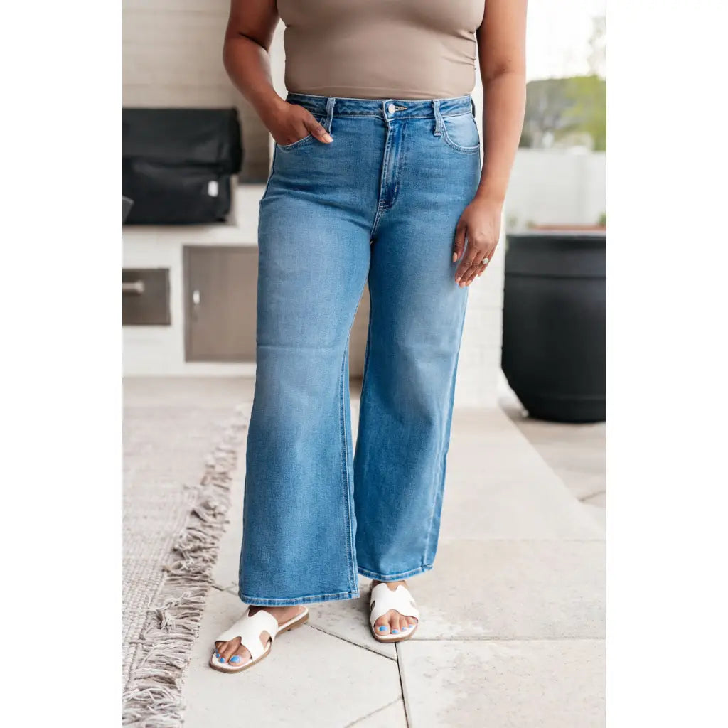 Discover effortless style with our Hayes High Rise Wide Leg Crop Jeans. This medium wash 4-way stretch denim is cut
