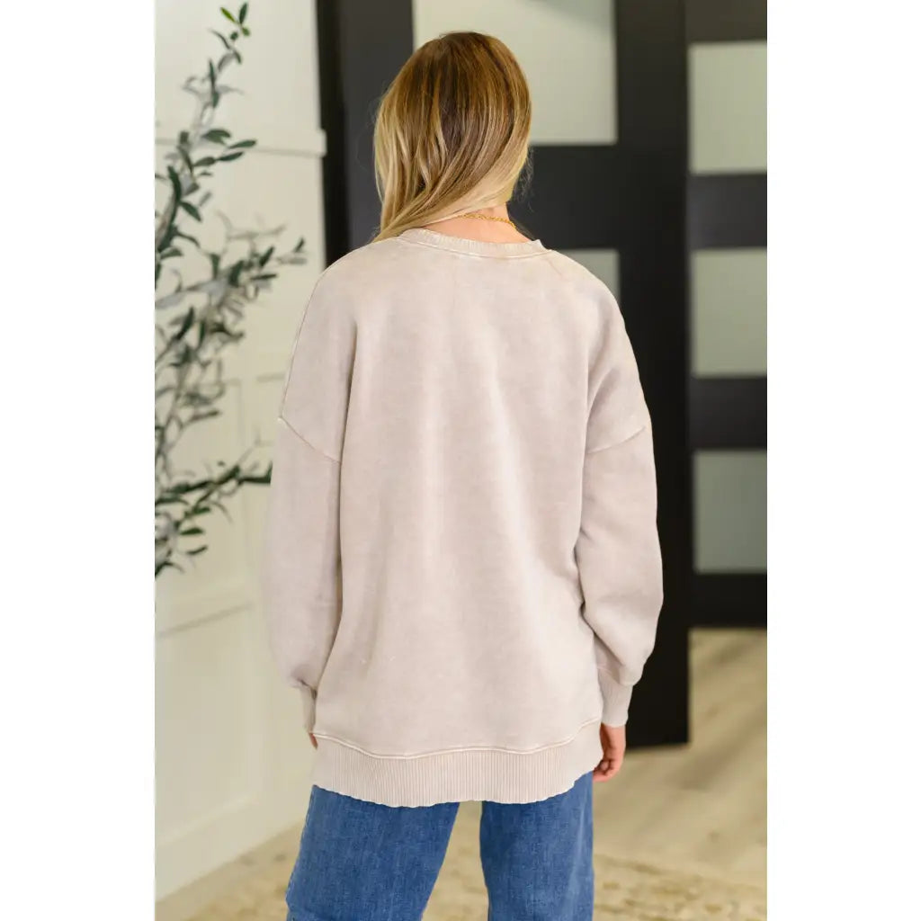 Wrap yourself in cozy vibes with our Iced Mocha Pullover! This plus size friendly stretchy fleece top features drop