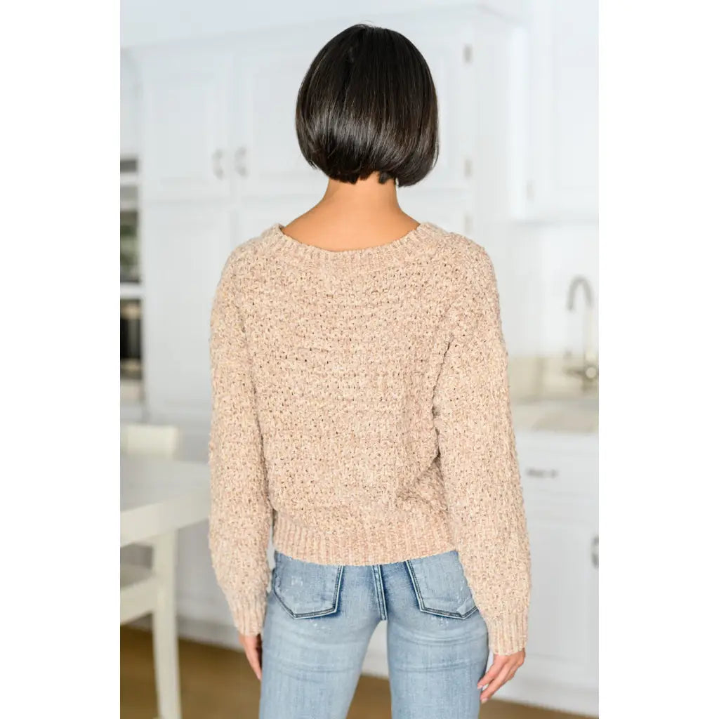 Your daily trip to the coffee shop just got better in our Irish Coffee Cropped V Neck Sweater! Ultra soft neutral