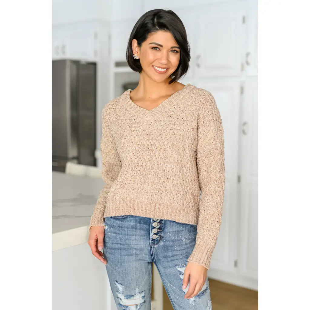 Your daily trip to the coffee shop just got better in our Irish Coffee Cropped V Neck Sweater! Ultra soft neutral