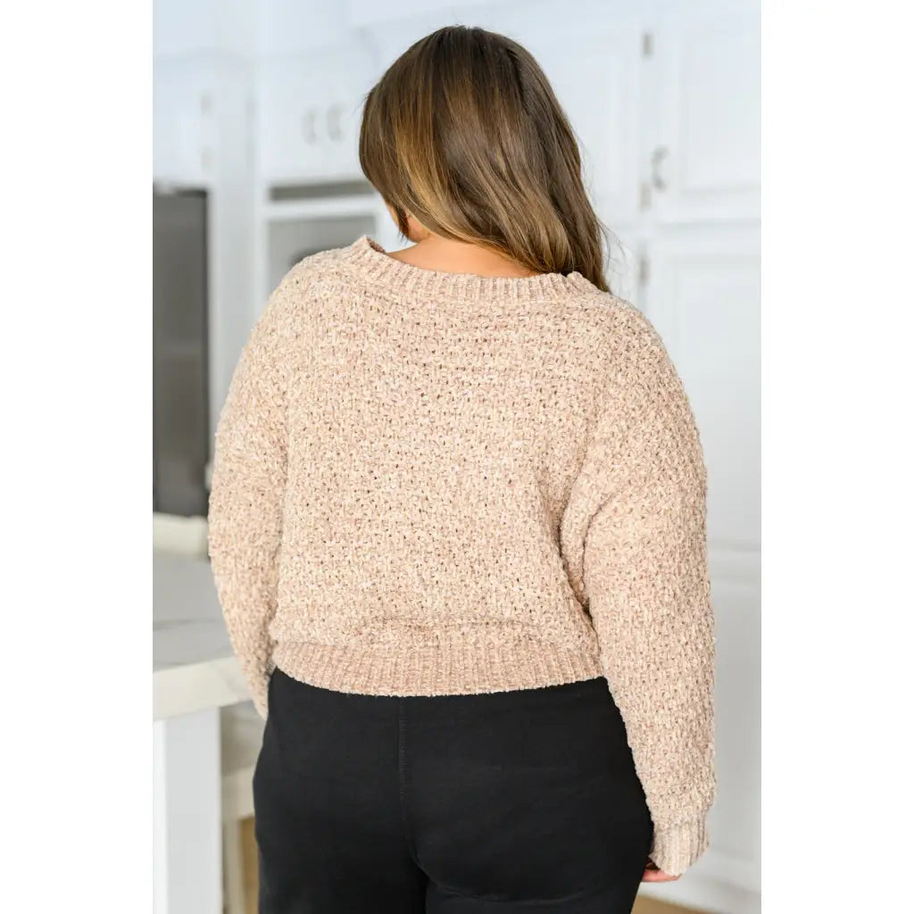 Your daily trip to the coffee shop just got better in our Irish Coffee Cropped V Neck Sweater! Ultra soft neutral