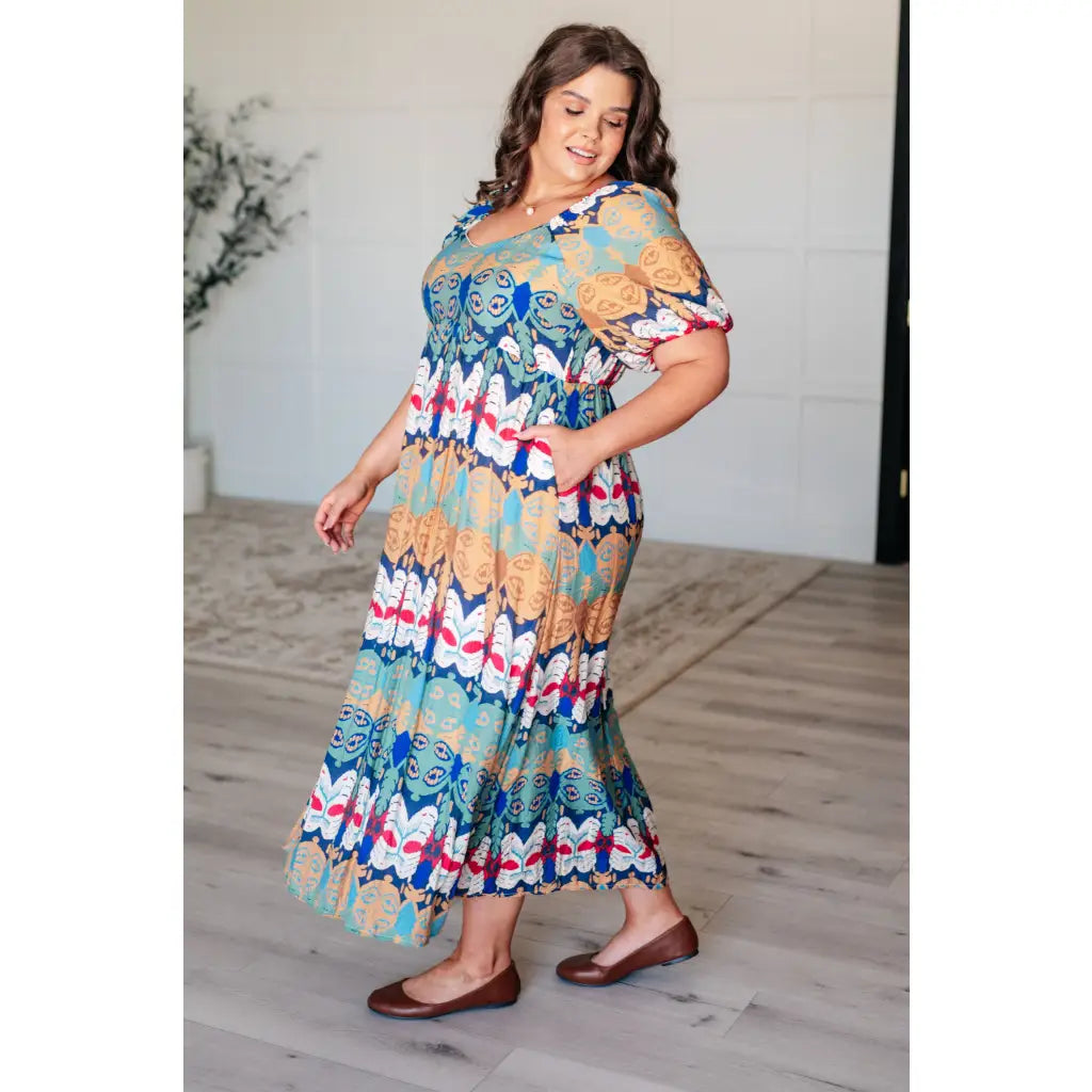 Look at life differently in our Kaleidoscope Print V-Neck Midi Dress. Crafted from luxurious crinkle woven fabric