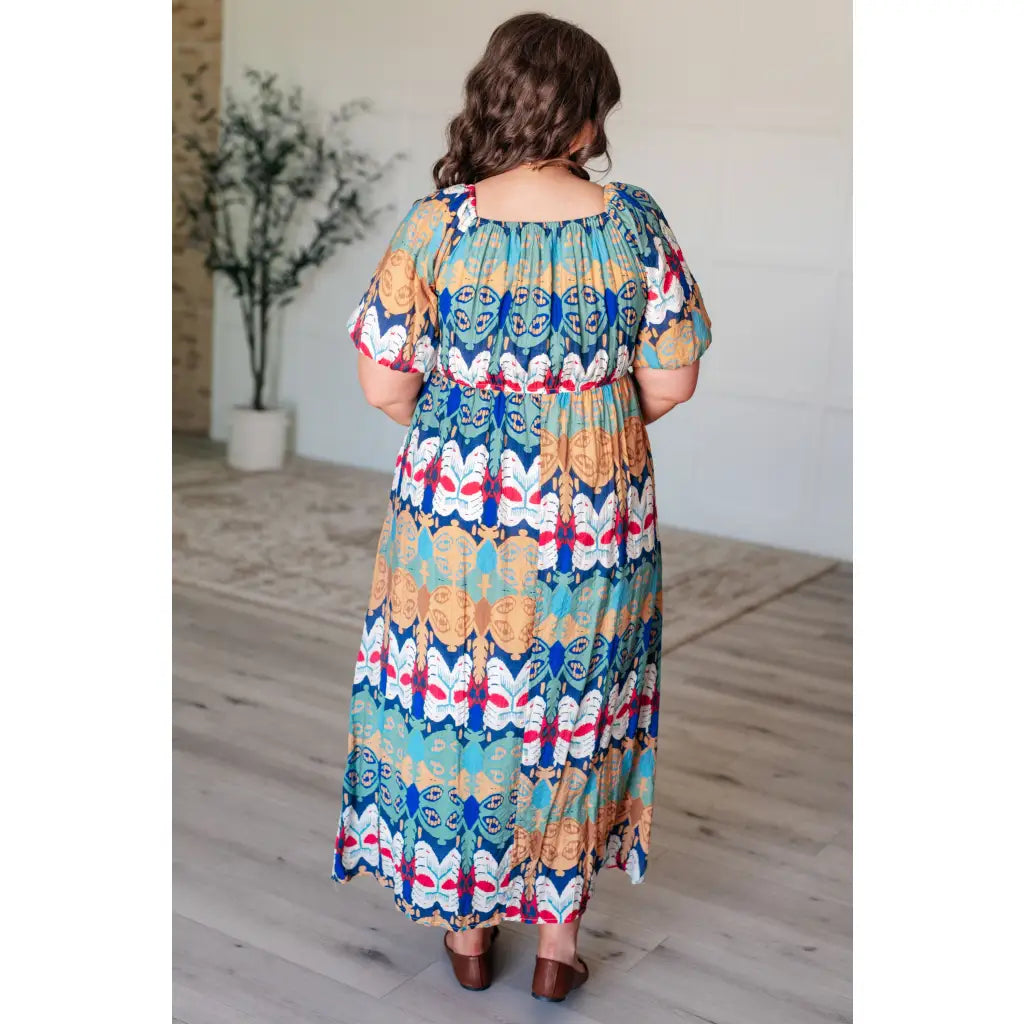 Look at life differently in our Kaleidoscope Print V-Neck Midi Dress. Crafted from luxurious crinkle woven fabric