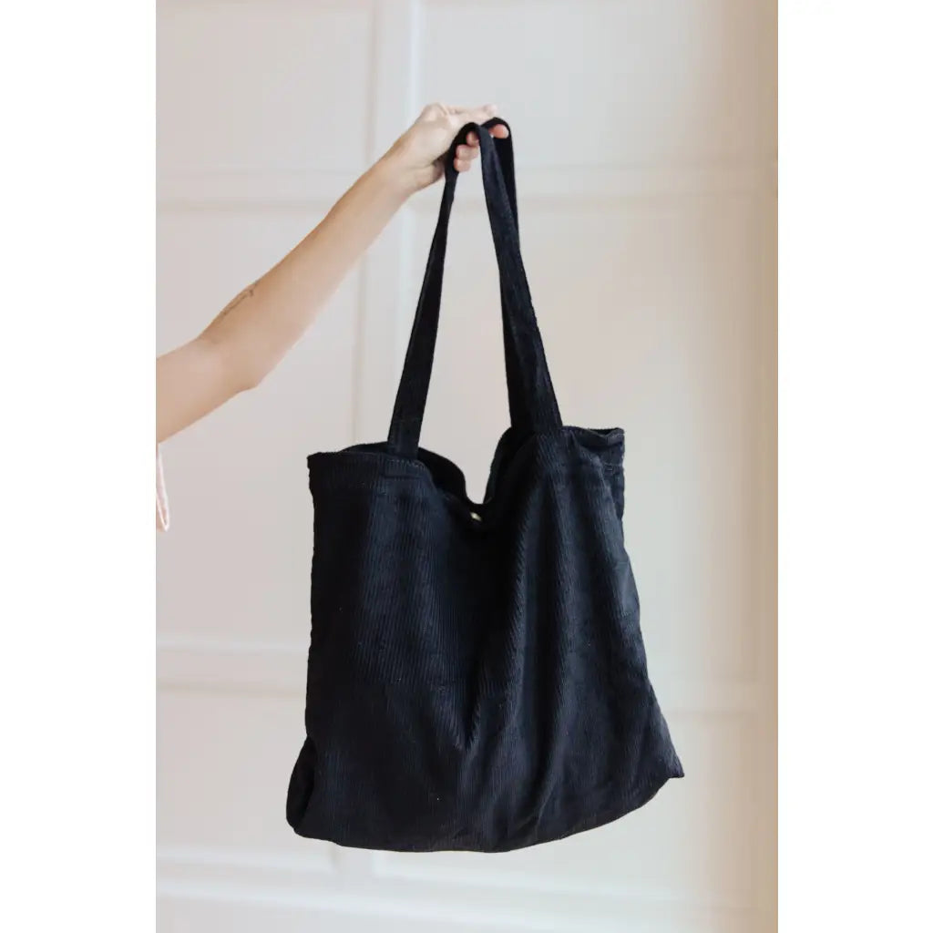Stay chic and carefree with our Last Minute Corduroy Tote in Black. The relaxed vibe makes it perfect for any occasion