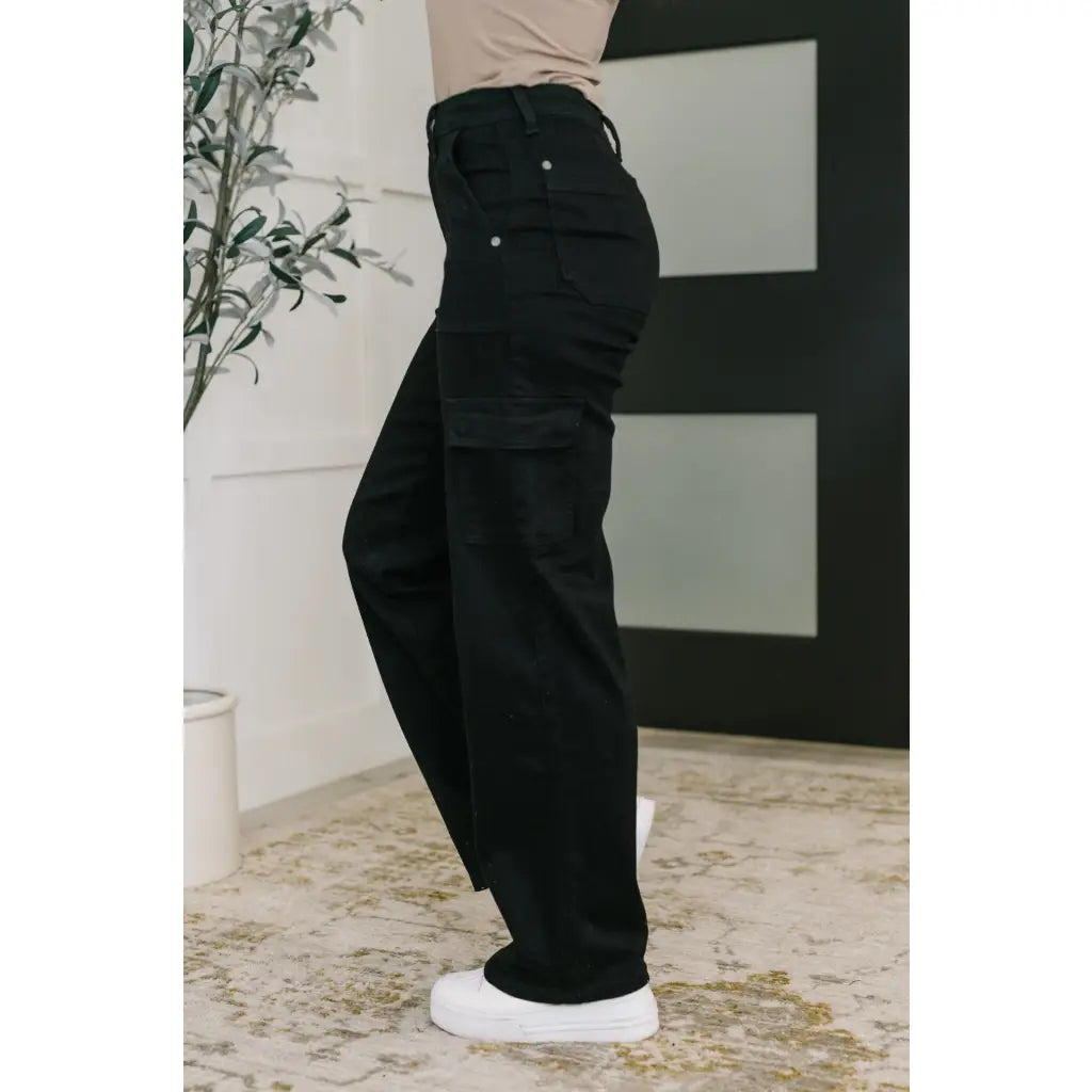 High waist black cargo jeans with wide leg plus sizes available. Non-distressed Judy Blue denim for street-chic style