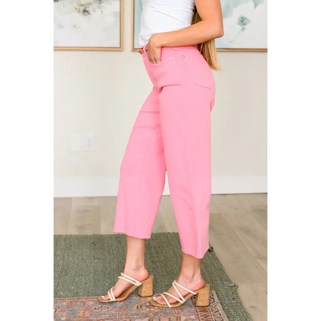 Slip into style and comfort with our Lisa Control Top Wide Leg Crop Jeans in Pink from Judy Blue. Featuring tummy