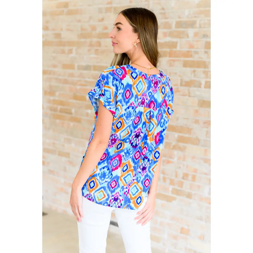 Our Lizzy Cap Sleeve Top in Blue and Magenta Ikat is crafted from light-weight cooling stretchy wrinkle-resistant