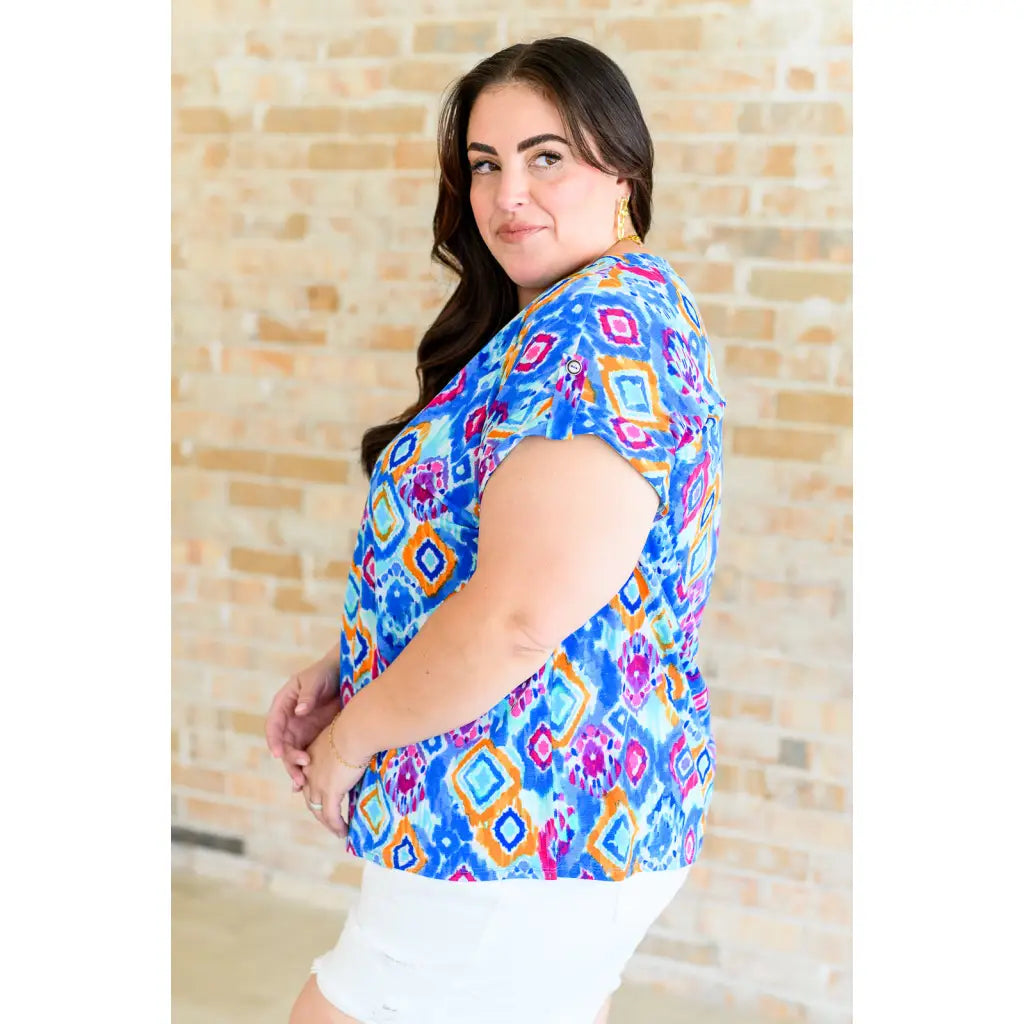 Our Lizzy Cap Sleeve Top in Blue and Magenta Ikat is crafted from light-weight cooling stretchy wrinkle-resistant