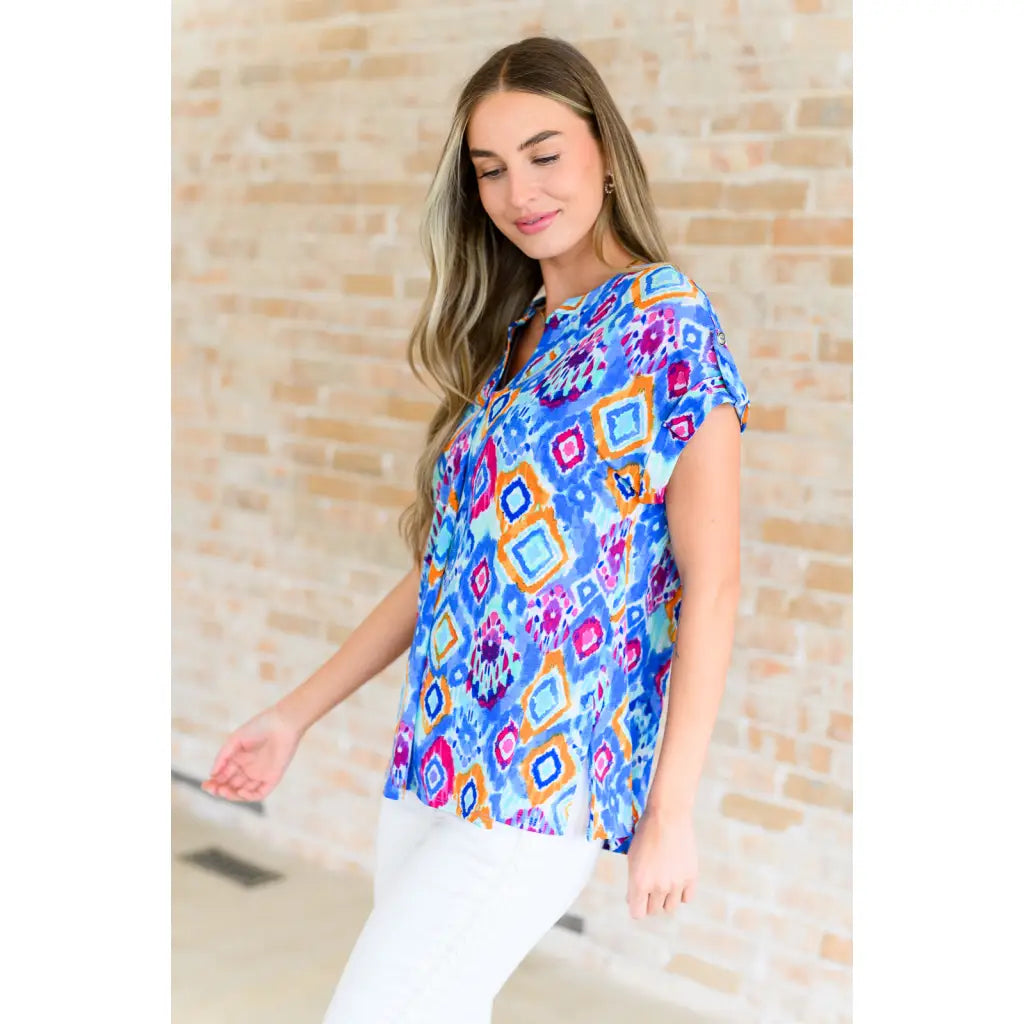 Our Lizzy Cap Sleeve Top in Blue and Magenta Ikat is crafted from light-weight cooling stretchy wrinkle-resistant