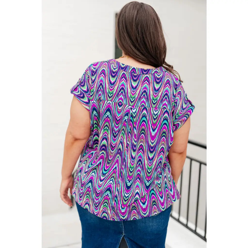 Revamp your wardrobe with our Lizzy Cap Sleeve Top in Purple Multi Marble. Crafted from wrinkle resistant light-weight