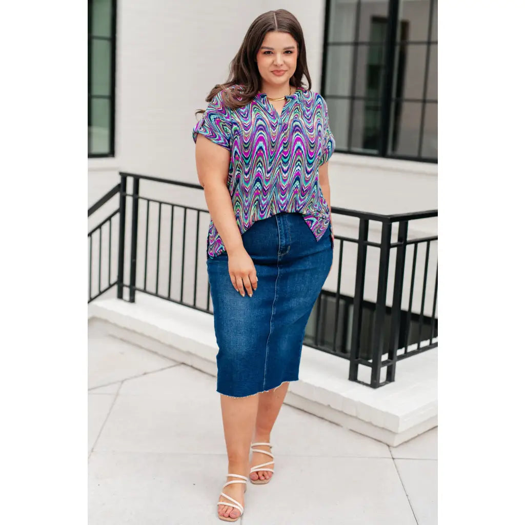 Revamp your wardrobe with our Lizzy Cap Sleeve Top in Purple Multi Marble. Crafted from wrinkle resistant light-weight