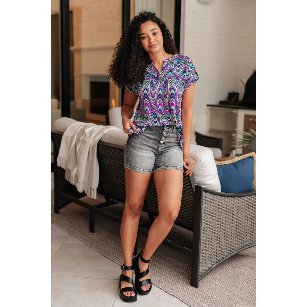 Revamp your wardrobe with our Lizzy Cap Sleeve Top in Purple Multi Marble. Crafted from wrinkle resistant light-weight