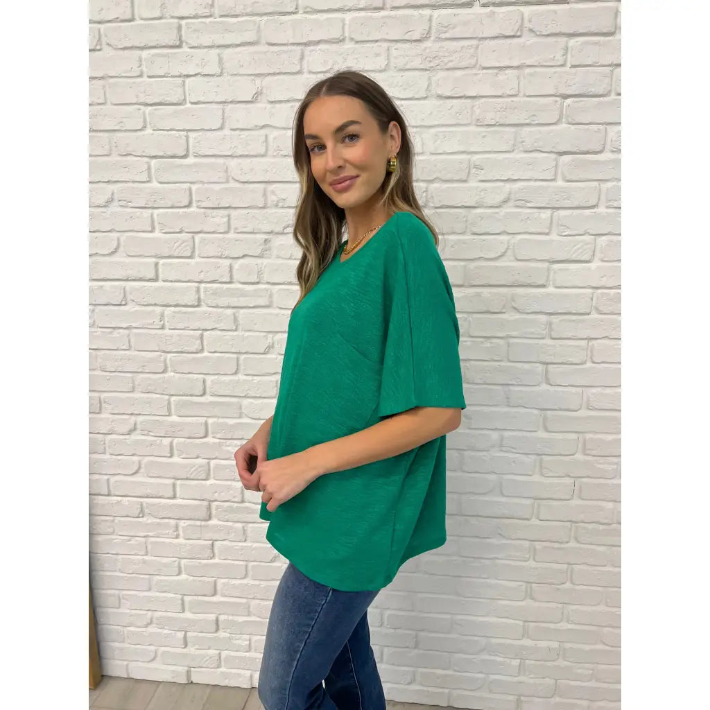 Flow effortlessly in the Lucky Breeze Dolman Sleeve Top Kelly Green! Oversized and ultra-comfy with dolman sleeves.
