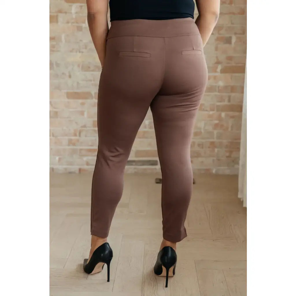 Our Magic Ankle Crop Skinny Pants feature a high rise slim fit in ponte knit. The stretchy pull-on design elastic