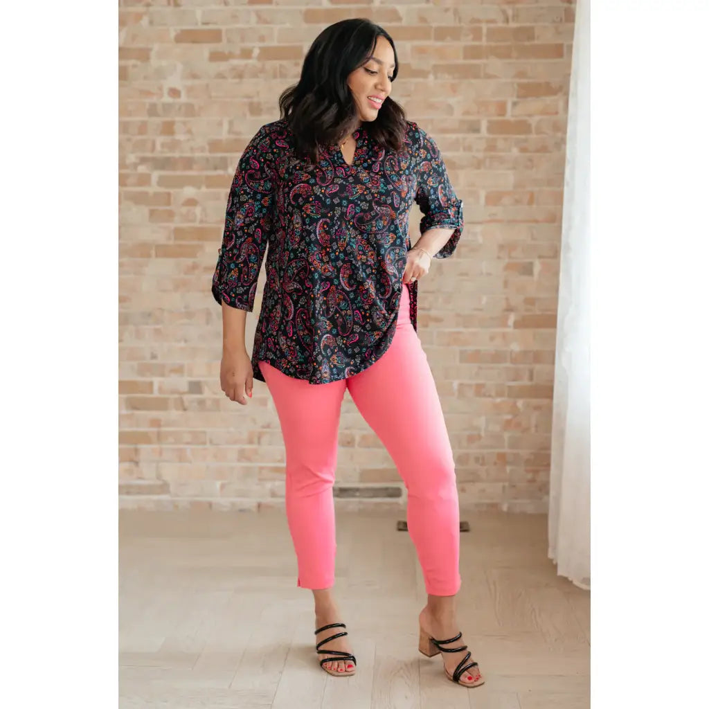 Our Magic Ankle Crop Skinny Pants feature a high rise slim fit in ponte knit. The stretchy pull-on design elastic