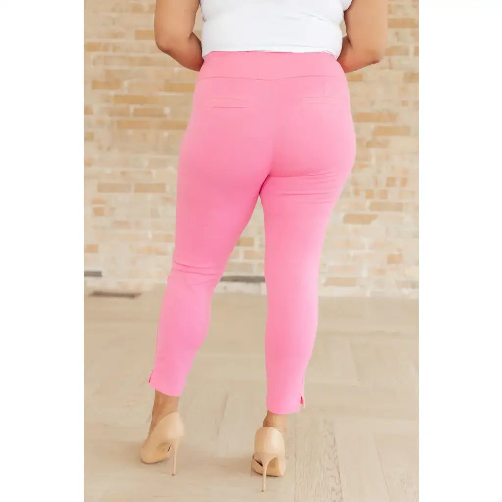 Our Magic Ankle Crop Skinny Pants feature a high rise slim fit in ponte knit. The stretchy pull-on design elastic