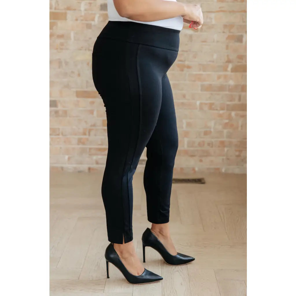 Our Magic Ankle Crop Skinny Pants feature a high rise slim fit in ponte knit. The stretchy pull-on design elastic