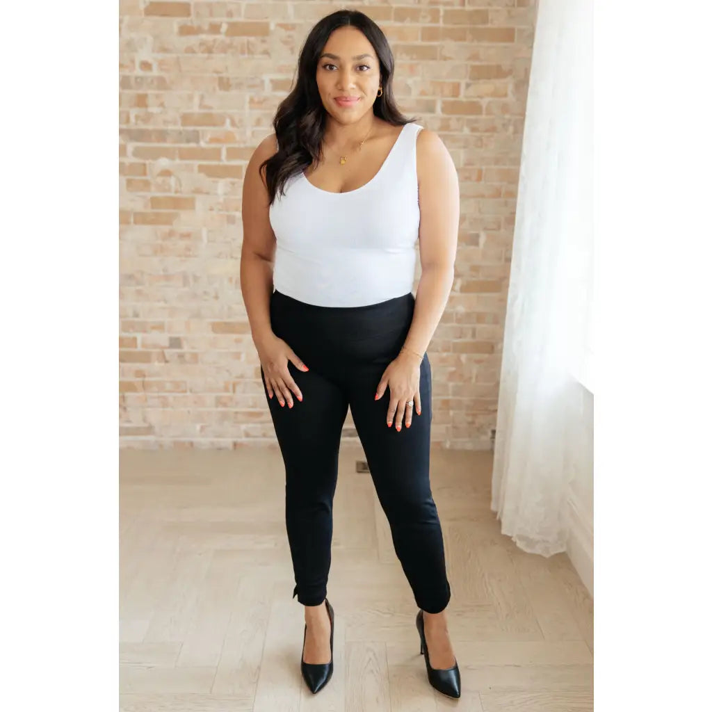 Our Magic Ankle Crop Skinny Pants feature a high rise slim fit in ponte knit. The stretchy pull-on design elastic