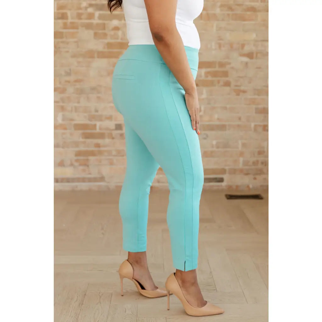 Our Magic Ankle Crop Skinny Pants feature a high rise slim fit in ponte knit. The stretchy pull-on design elastic