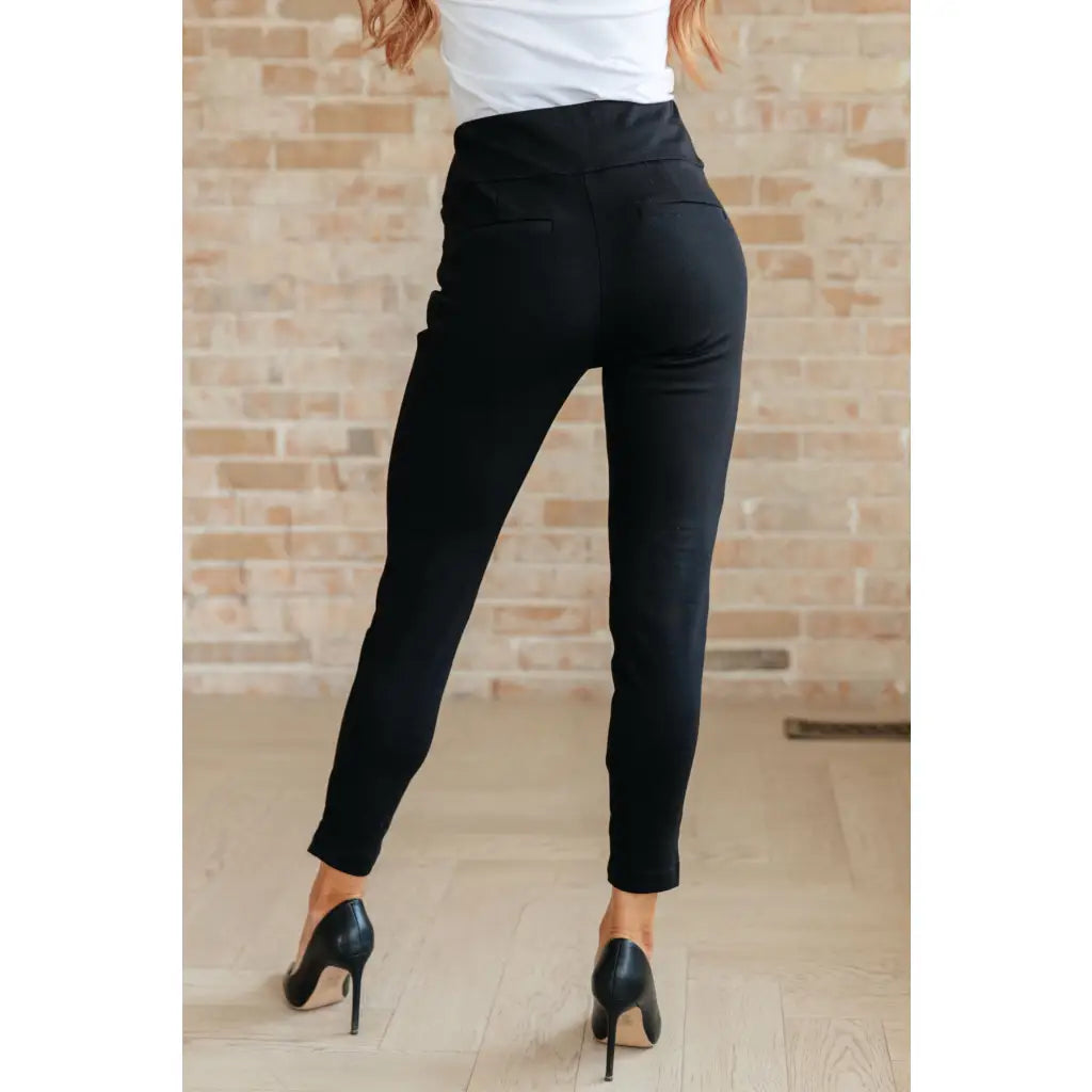 Our Magic Ankle Crop Skinny Pants feature a high rise slim fit in ponte knit. The stretchy pull-on design elastic