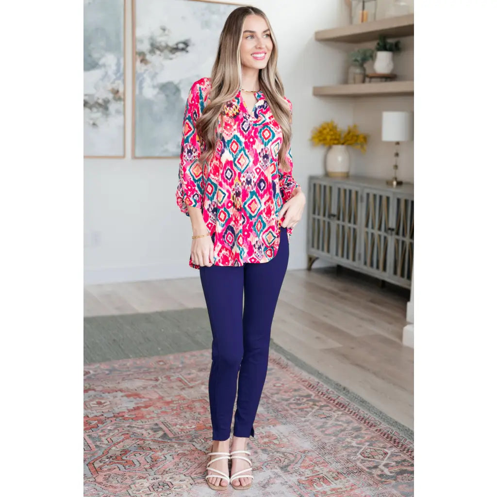 Our Magic Skinny Pants feature a high rise slim fit in ponte knit for flattering silhouette. The stretchy pull-on