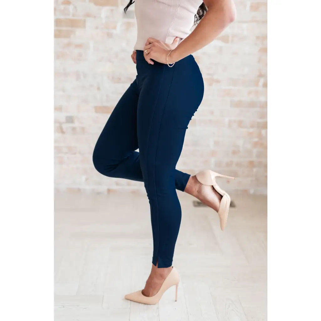 Our Magic Skinny Pants feature a high rise slim fit in ponte knit for flattering silhouette. The stretchy pull-on