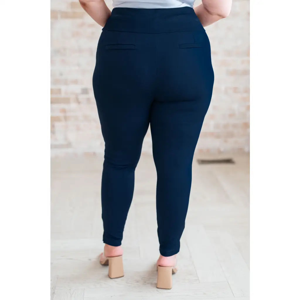 Our Magic Skinny Pants feature a high rise slim fit in ponte knit for flattering silhouette. The stretchy pull-on