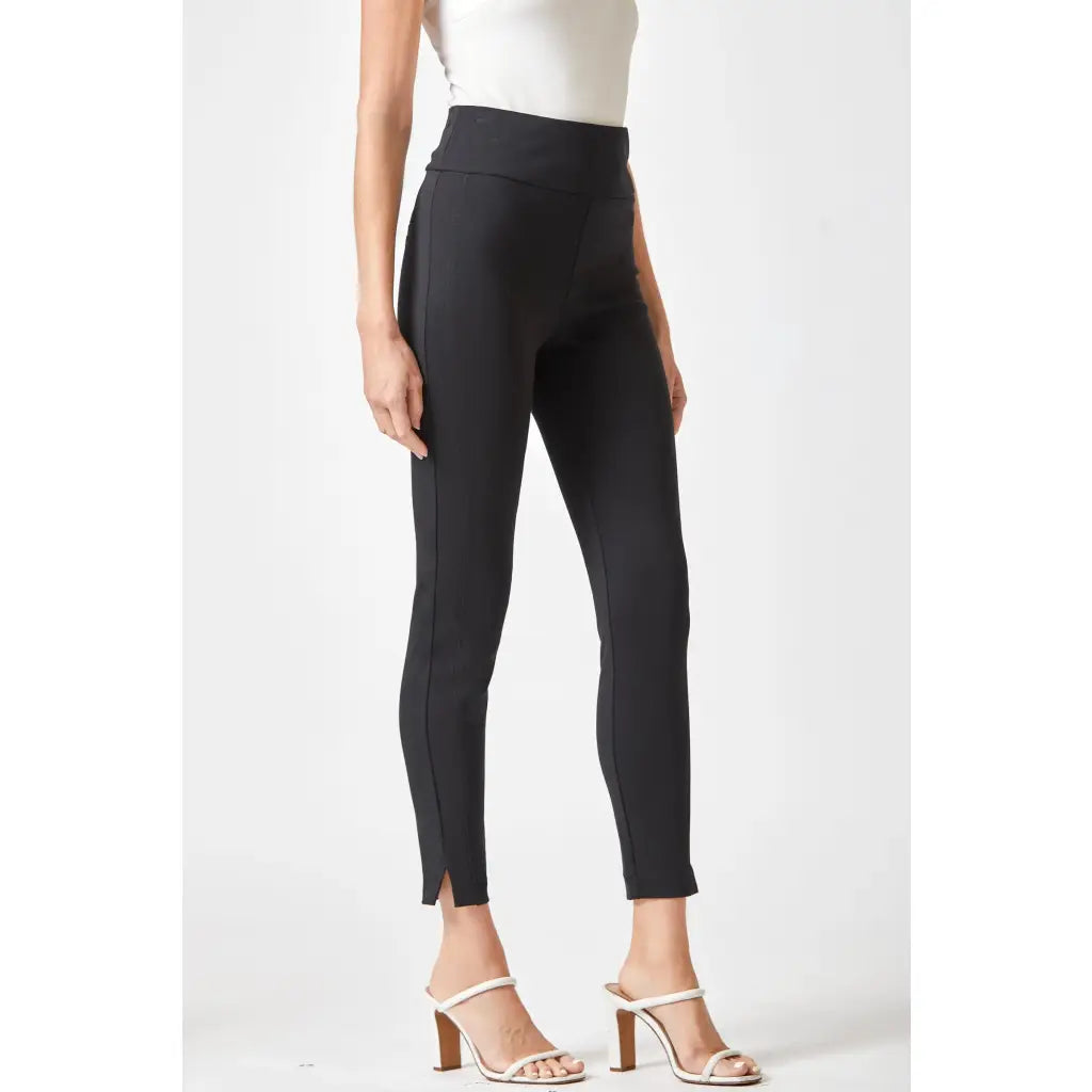 Our Magic Skinny Pants feature a high rise slim fit in ponte knit for flattering silhouette. The stretchy pull-on