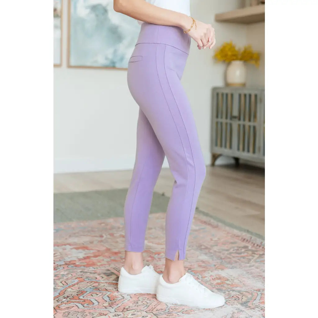 Our Magic Skinny Pants feature a high rise slim fit in ponte knit for flattering silhouette. The stretchy pull-on
