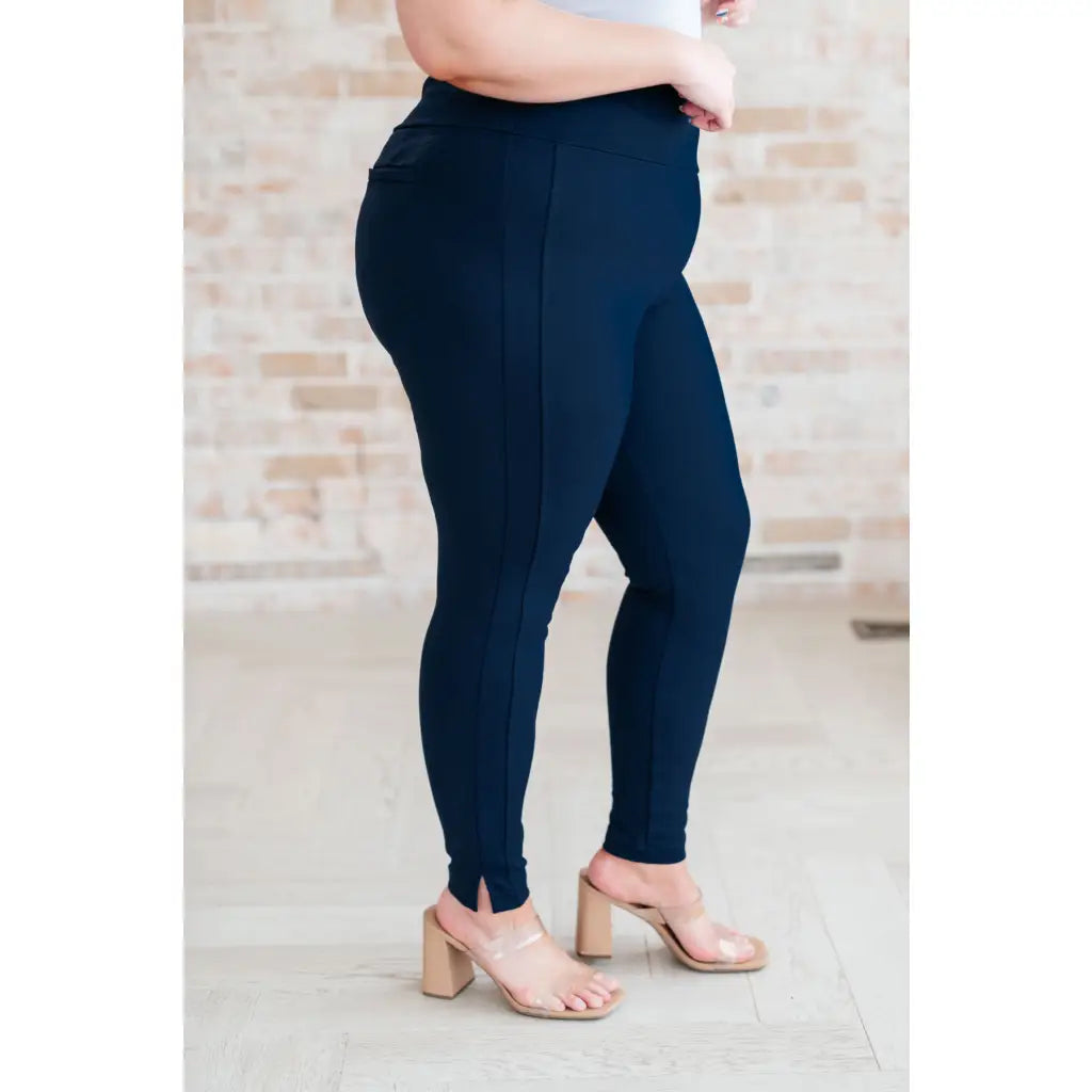 Our Magic Skinny Pants feature a high rise slim fit in ponte knit for flattering silhouette. The stretchy pull-on