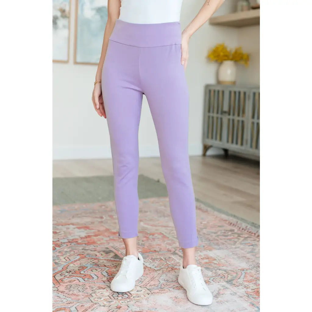 Our Magic Skinny Pants feature a high rise slim fit in ponte knit for flattering silhouette. The stretchy pull-on