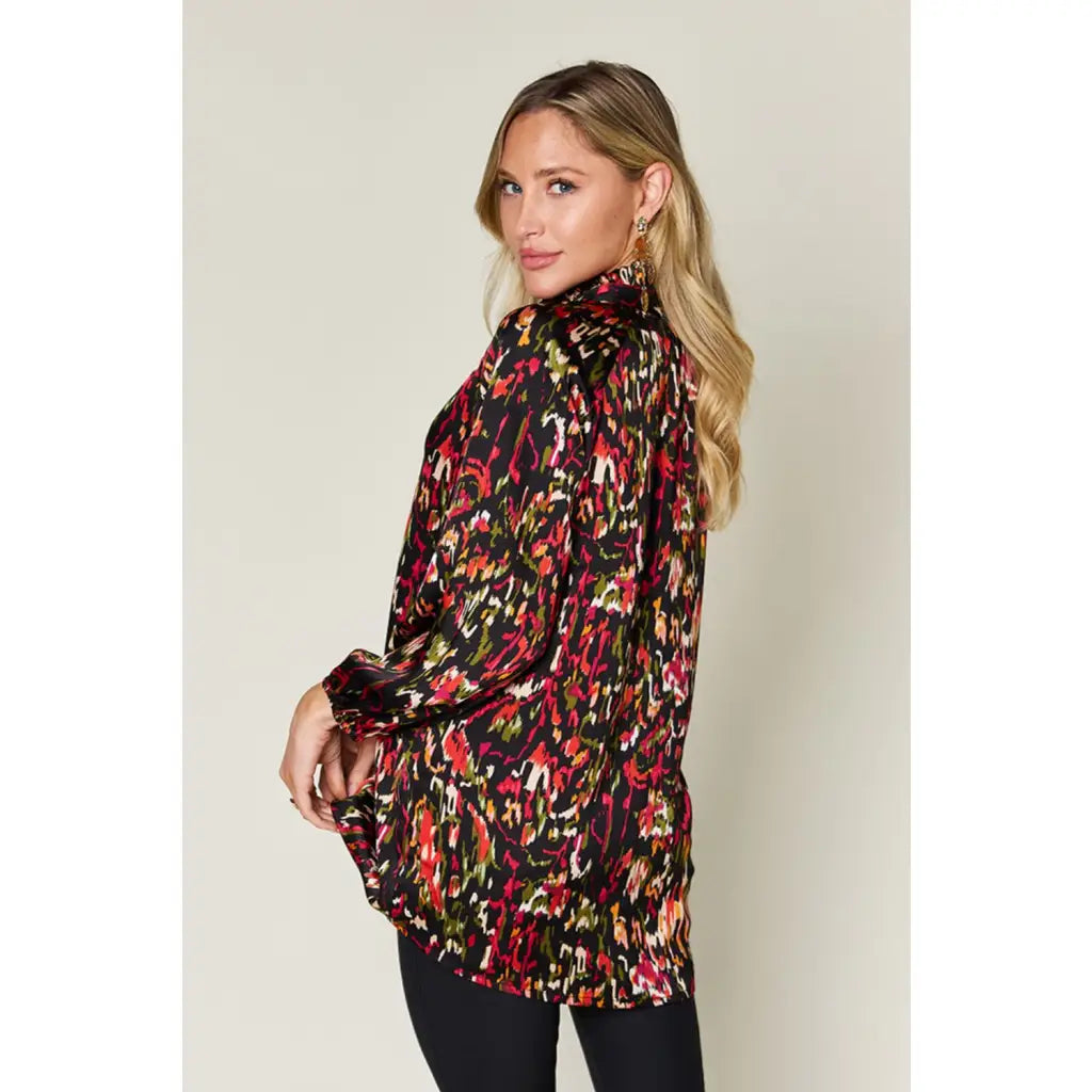 Chic abstract print tunic blouse with flowy fit and ruffled neckline. Sizes SM–3XL. Perfect plus size office top