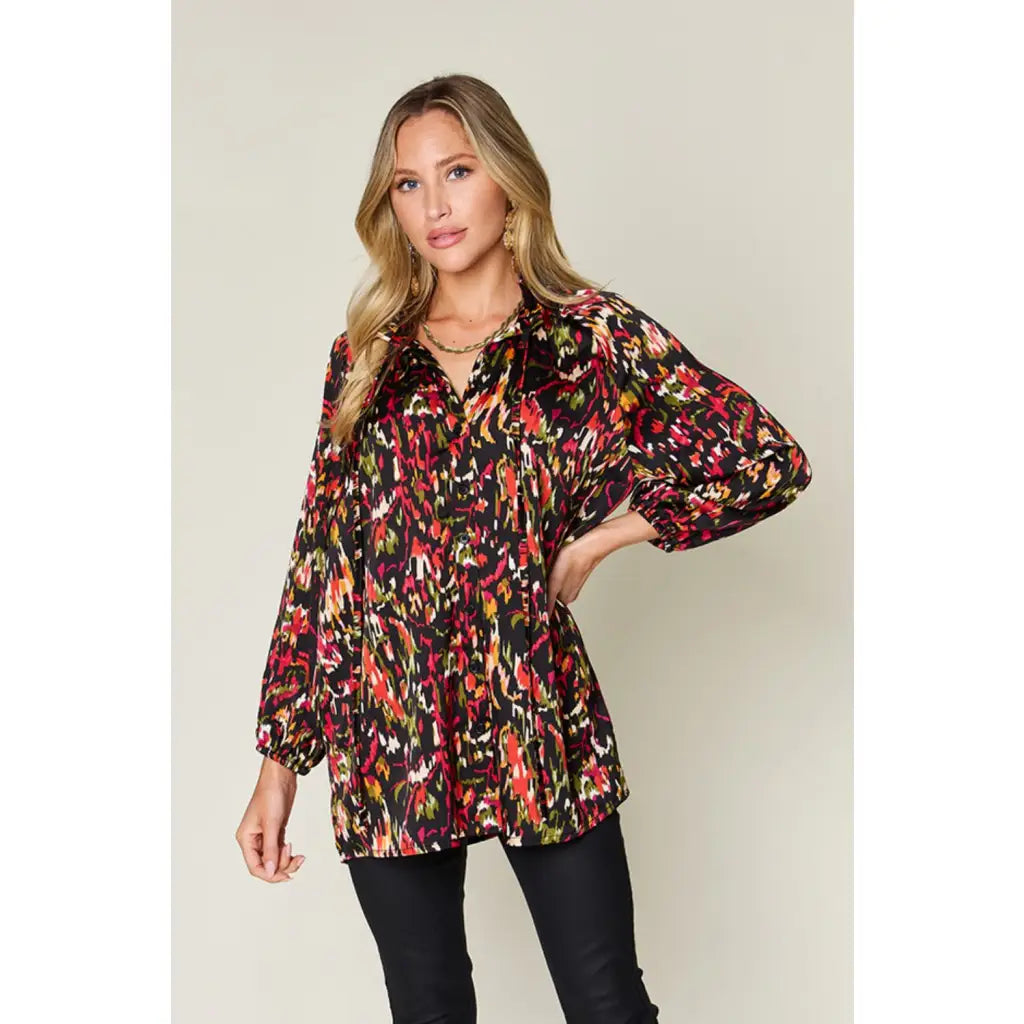 Chic abstract print tunic blouse with flowy fit and ruffled neckline. Sizes SM–3XL. Perfect plus size office top
