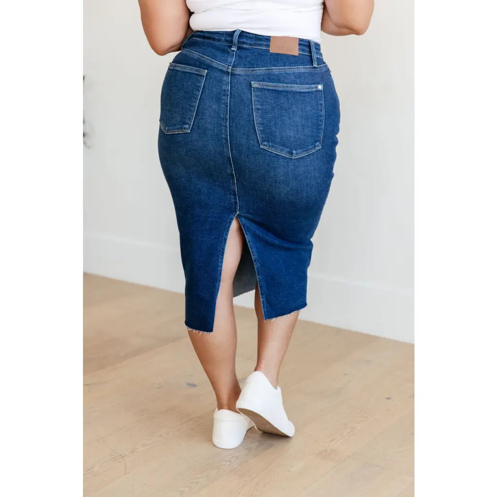 Get ready to rock your denim look with our Marcy High Rise Denim Midi Skirt from Judy Blue! With a flattering high rise