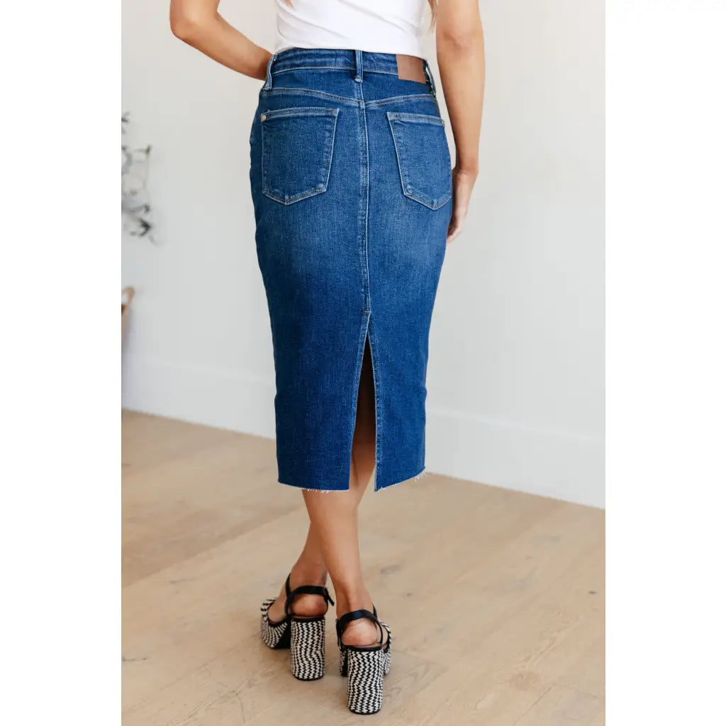 Get ready to rock your denim look with our Marcy High Rise Denim Midi Skirt from Judy Blue! With a flattering high rise