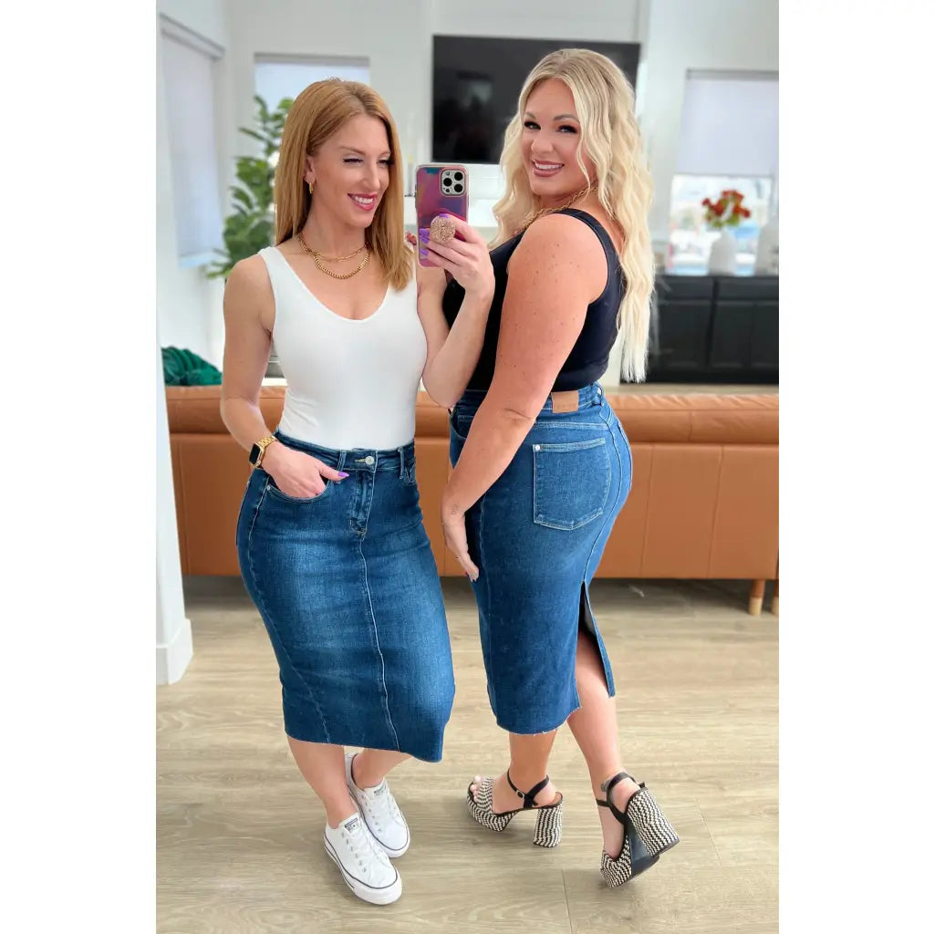 Get ready to rock your denim look with our Marcy High Rise Denim Midi Skirt from Judy Blue! With a flattering high rise