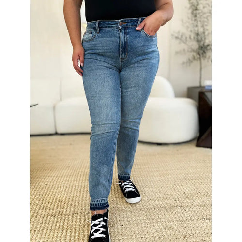 Discover the chic Judy Blue Mid Rise Rigid Magic Release Hem Jeans available in regular curvy and plus sizes. Shop