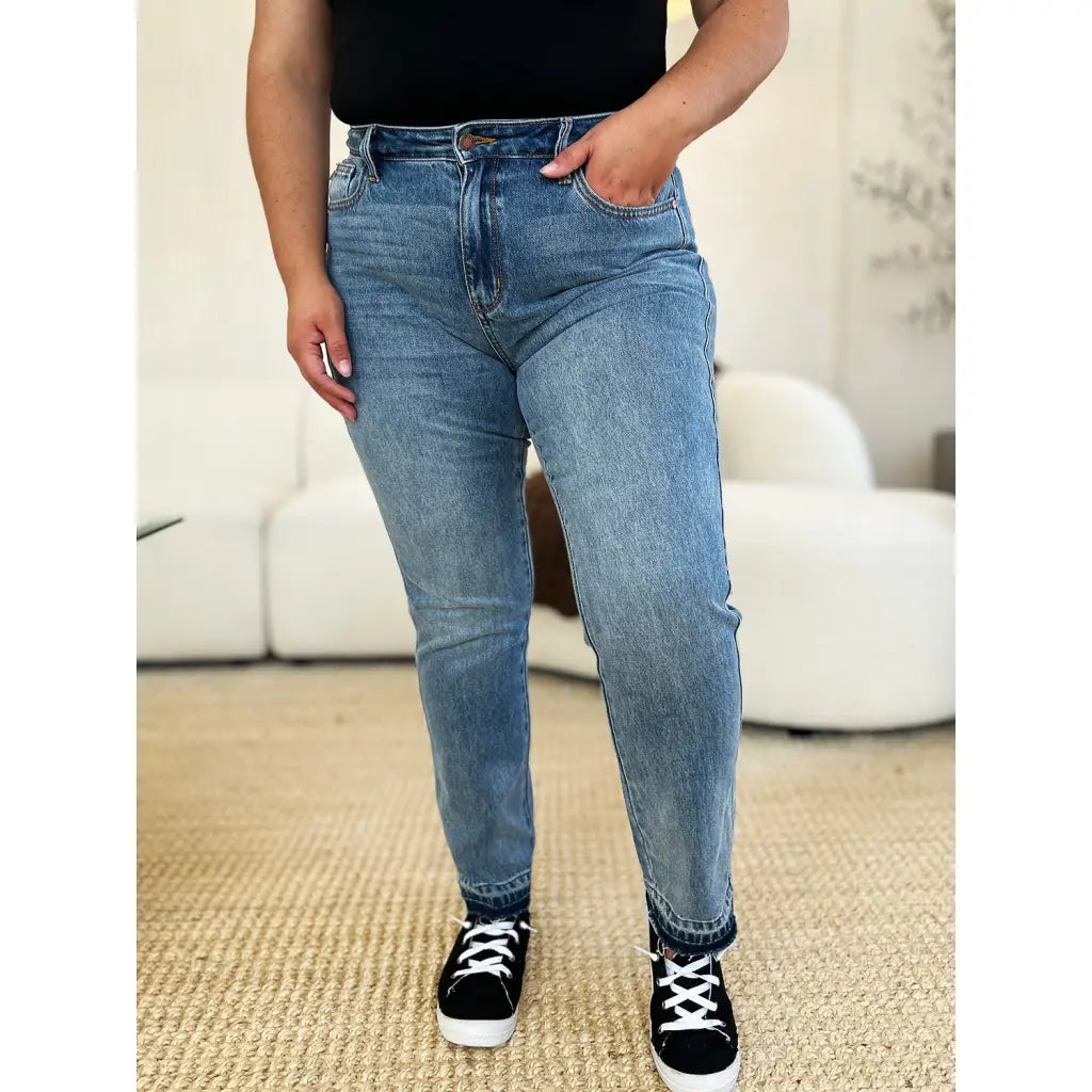 Discover the chic Judy Blue Mid Rise Rigid Magic Release Hem Jeans available in regular curvy and plus sizes. Shop