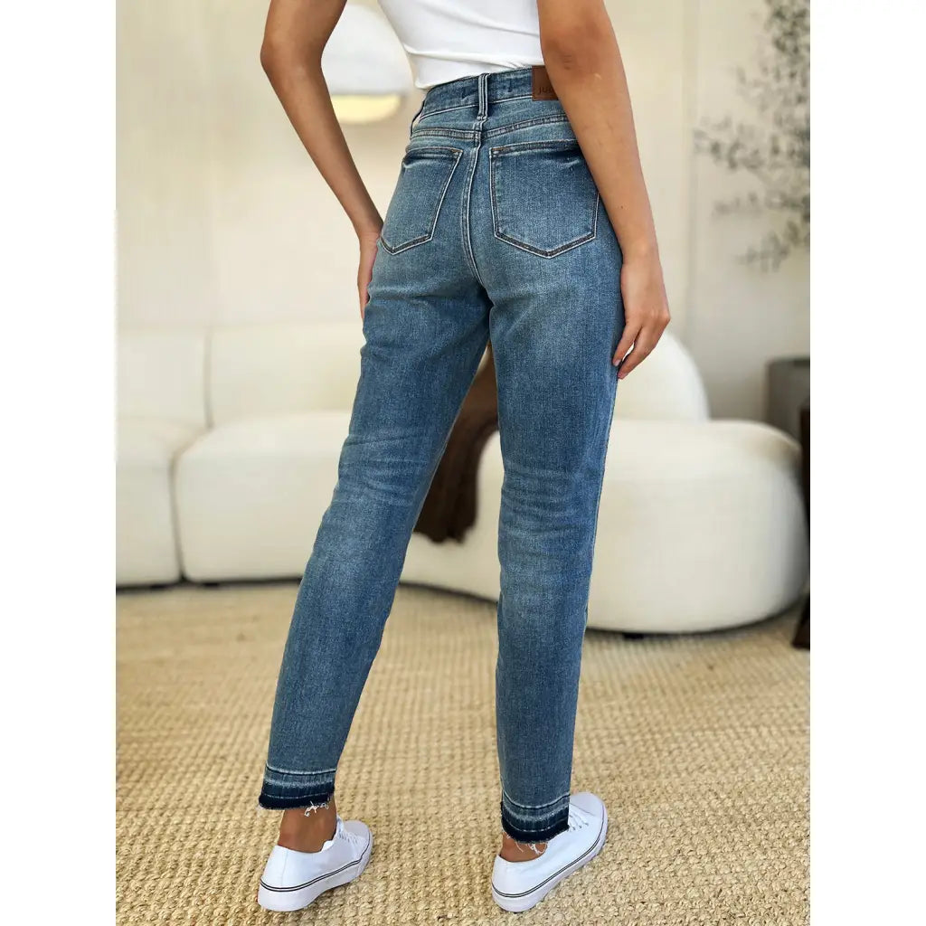 Discover the chic Judy Blue Mid Rise Rigid Magic Release Hem Jeans available in regular curvy and plus sizes. Shop