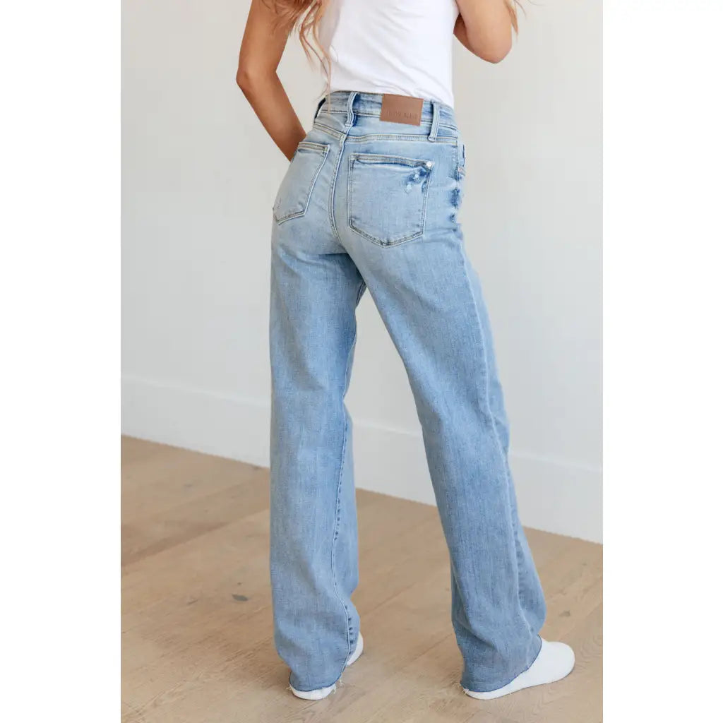 Get ready to redefine your denim game with our Mildred High Rise V Front Waistband Straight Jeans from Judy Blue!