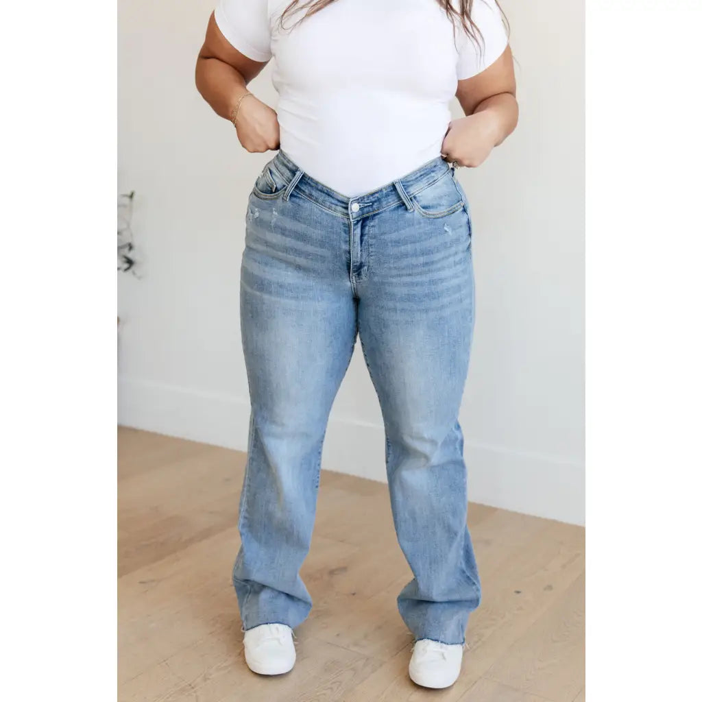 Get ready to redefine your denim game with our Mildred High Rise V Front Waistband Straight Jeans from Judy Blue!