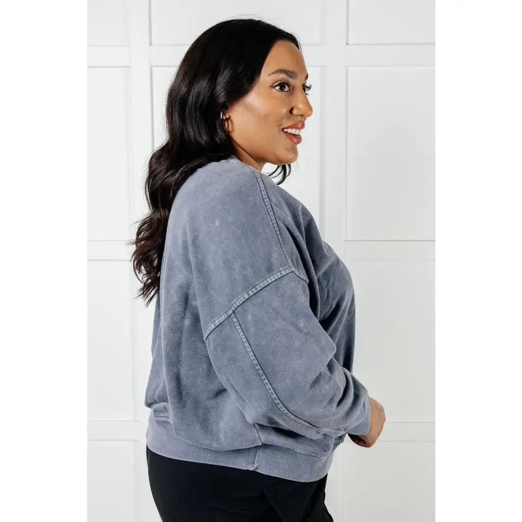 Get ready to rock your reps in style with our Mineral Wash French Terry Pullover! Made from cozy fabric this blue