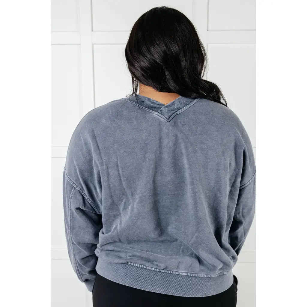 Get ready to rock your reps in style with our Mineral Wash French Terry Pullover! Made from cozy fabric this blue