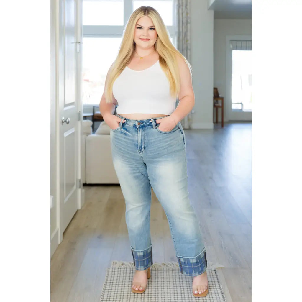 Make a statement in our Miranda Plaid Cuff Judy Blue Jeans. Featuring high rise medium vintage wash 4-way stretch