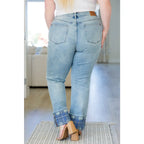 Make a statement in our Miranda Plaid Cuff Judy Blue Jeans. Featuring high rise medium vintage wash 4-way stretch
