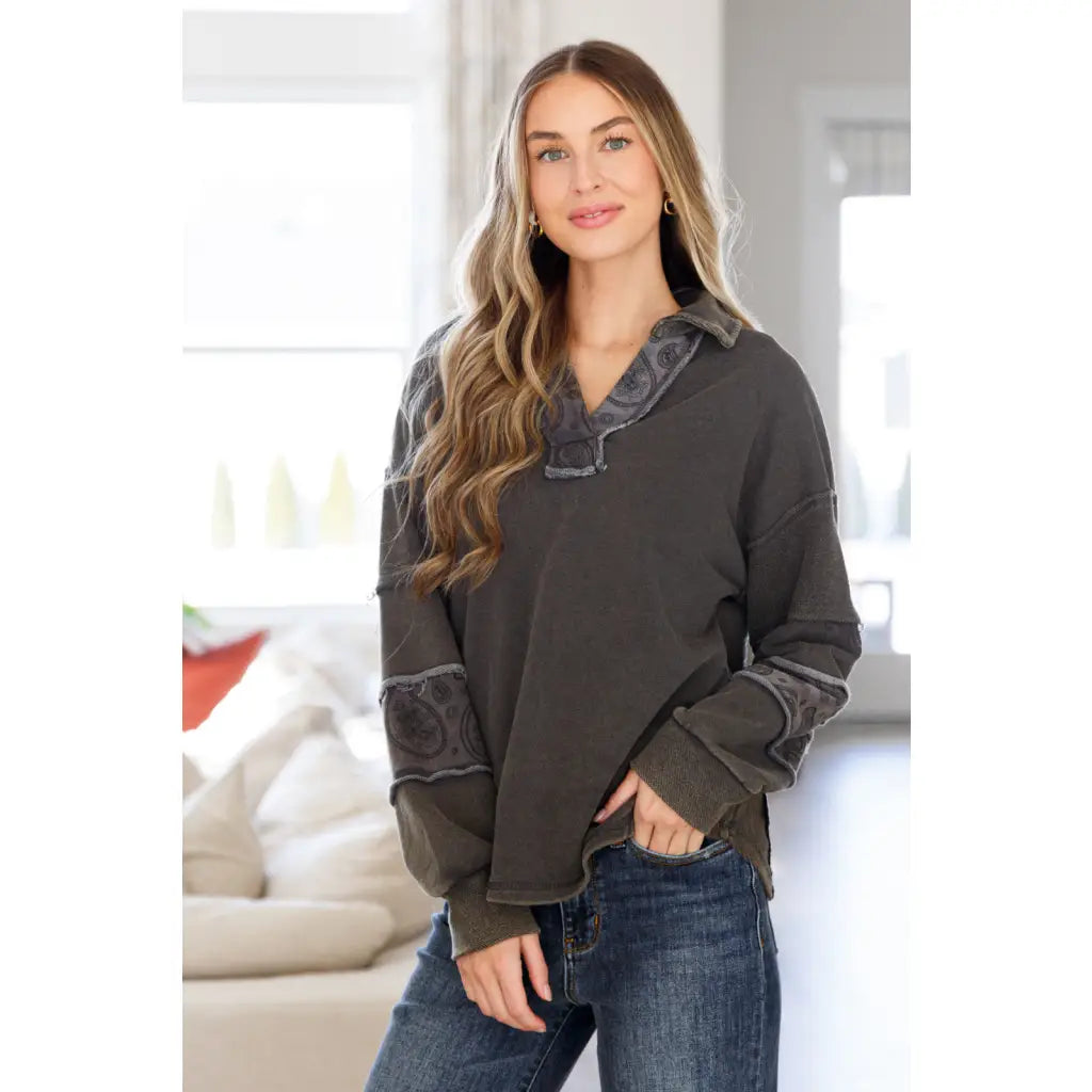Elevate your casual wardrobe with our Moonstone Mineral Wash Pullover! Made from soft charcoal grey french terry fabric