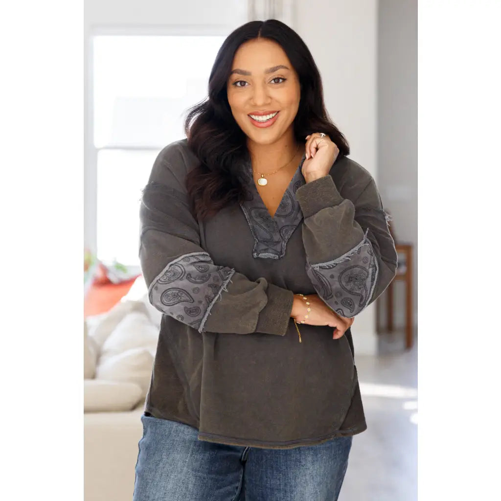 Elevate your casual wardrobe with our Moonstone Mineral Wash Pullover! Made from soft charcoal grey french terry fabric